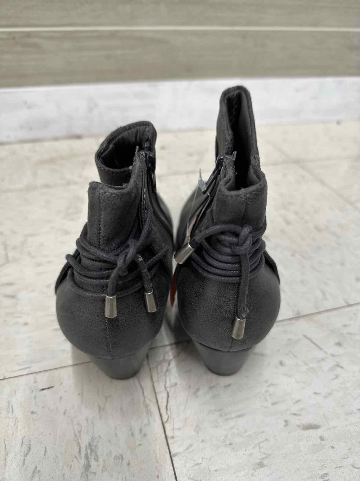 Bare Traps US Shoe Size 9 Gray Womens Boots