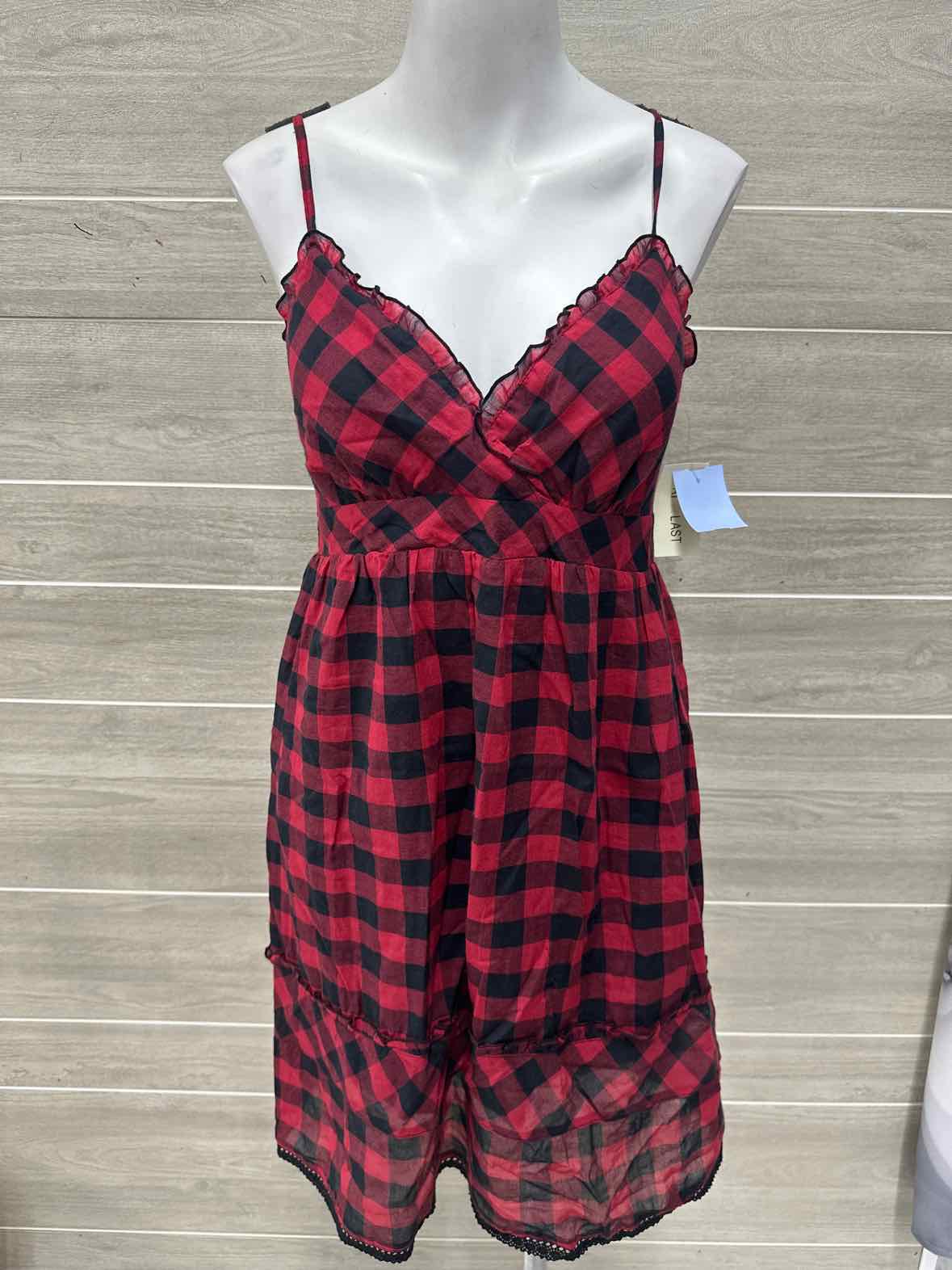 At Last Size 8 Red Womens Dress