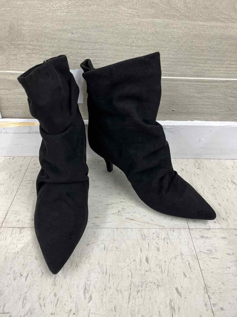 Journee US Shoe Size 8.5 Black Womens Boots