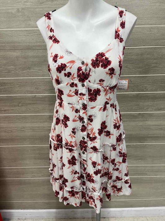 Paper Crane Size 6 White Womens Dress