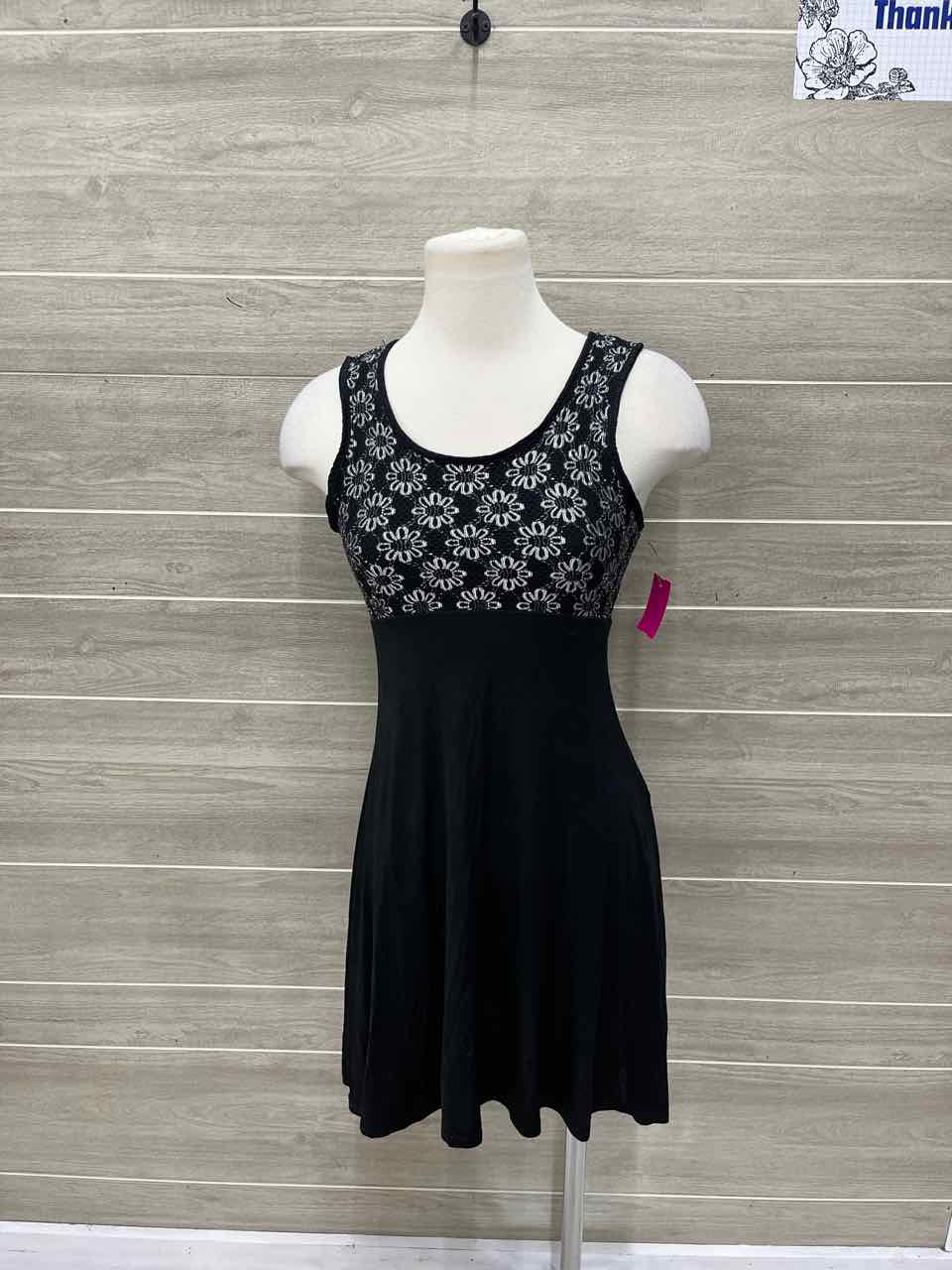 JUMP Size 4 Black Womens Dress
