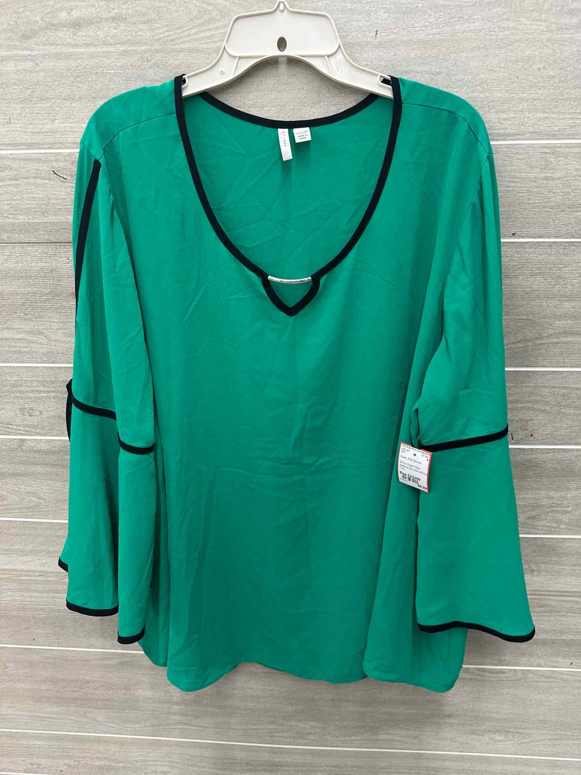 Size 22/24W Green Plus Shirt