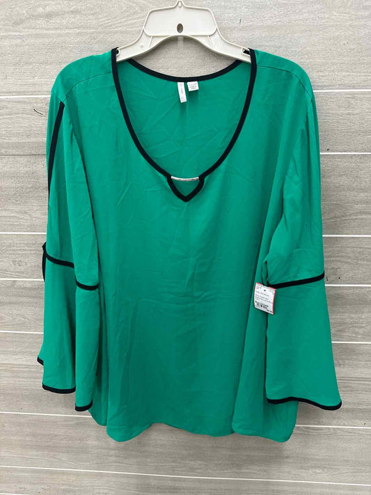 Size 22/24W Green Plus Shirt