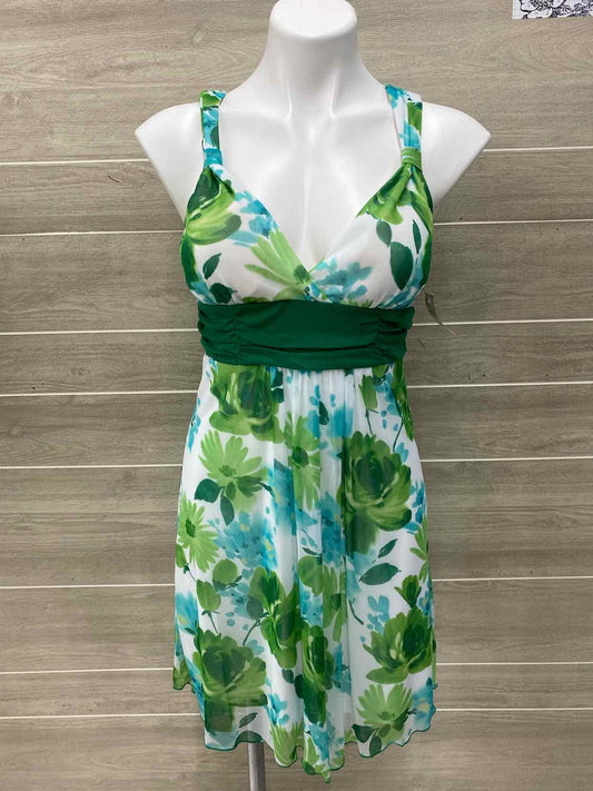 Speechless Green Womens Size 6/8 Dress