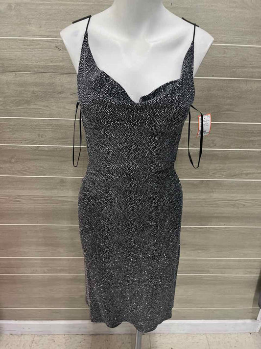 City Triangles Size 6 Silver Womens Dress