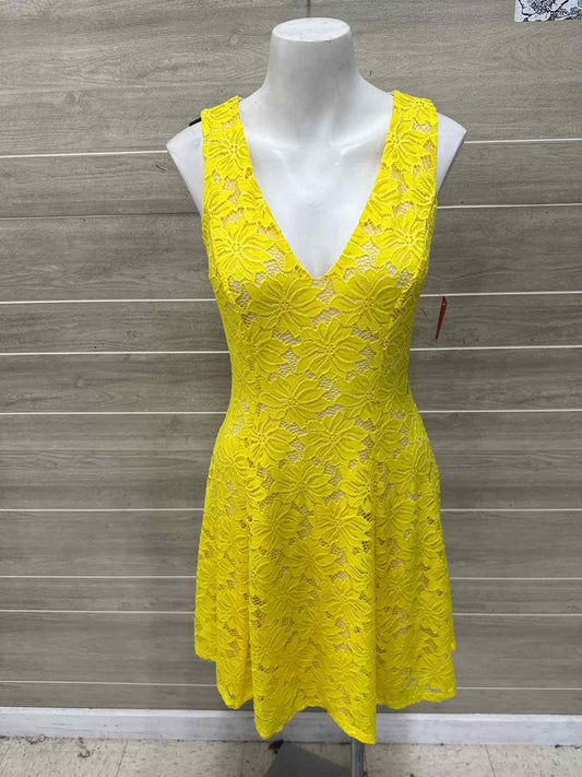 Size 6 Yellow Womens Dress