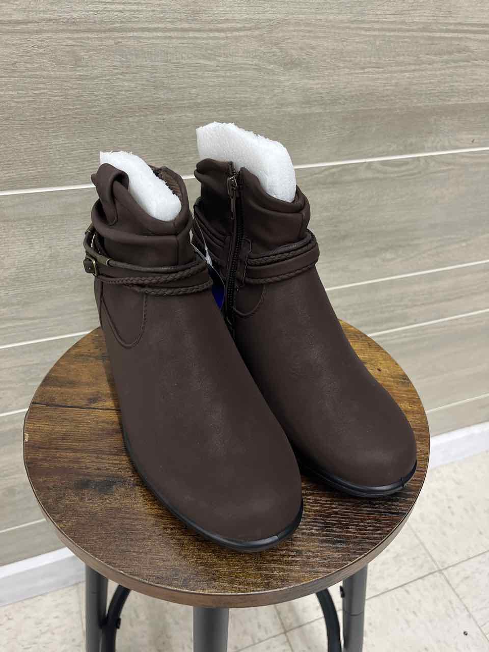 Easy Street US Shoe Size 7.5WW Brown Womens Boots