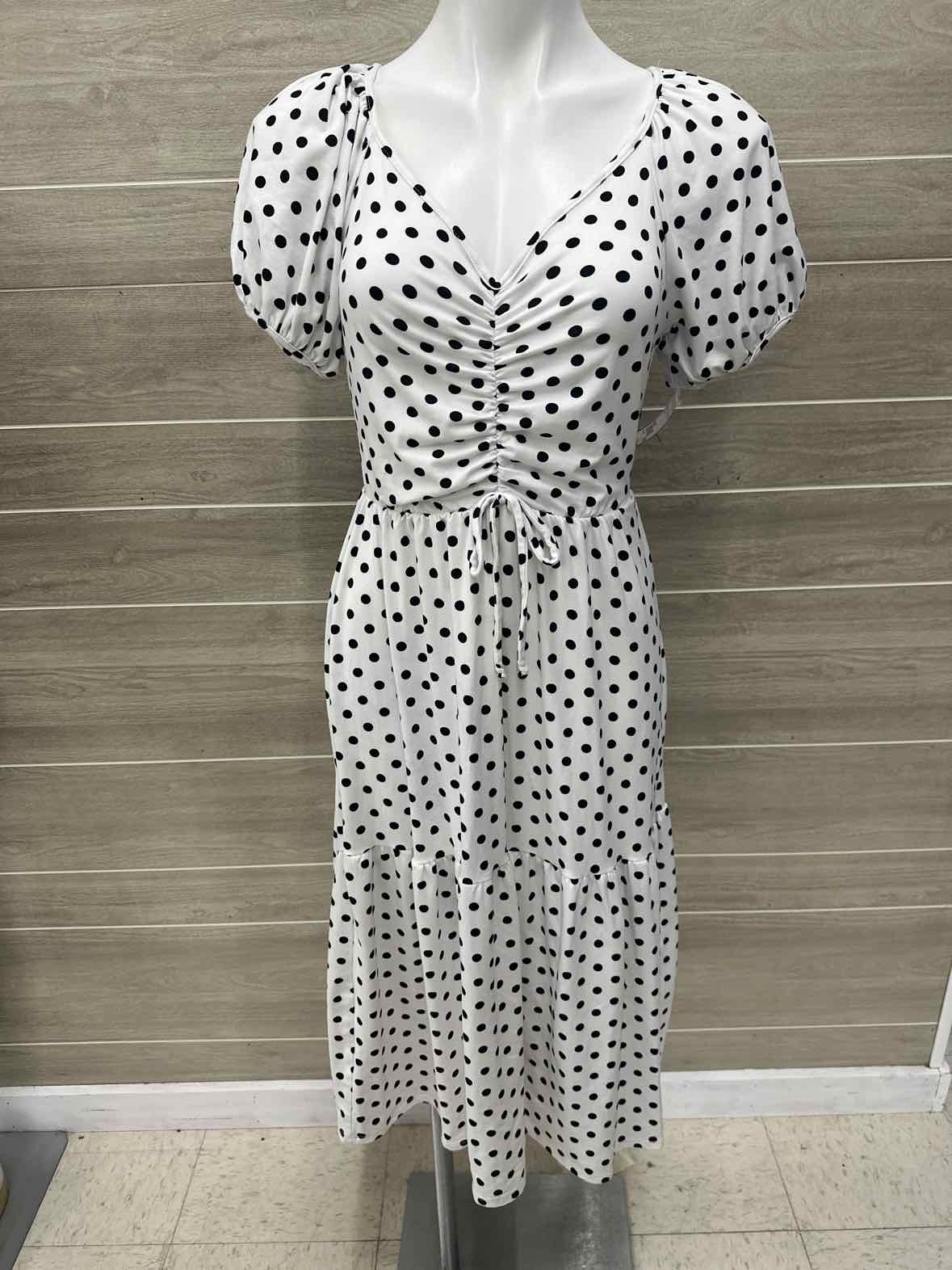 Caution to the Wind Size 4 White Womens Dress