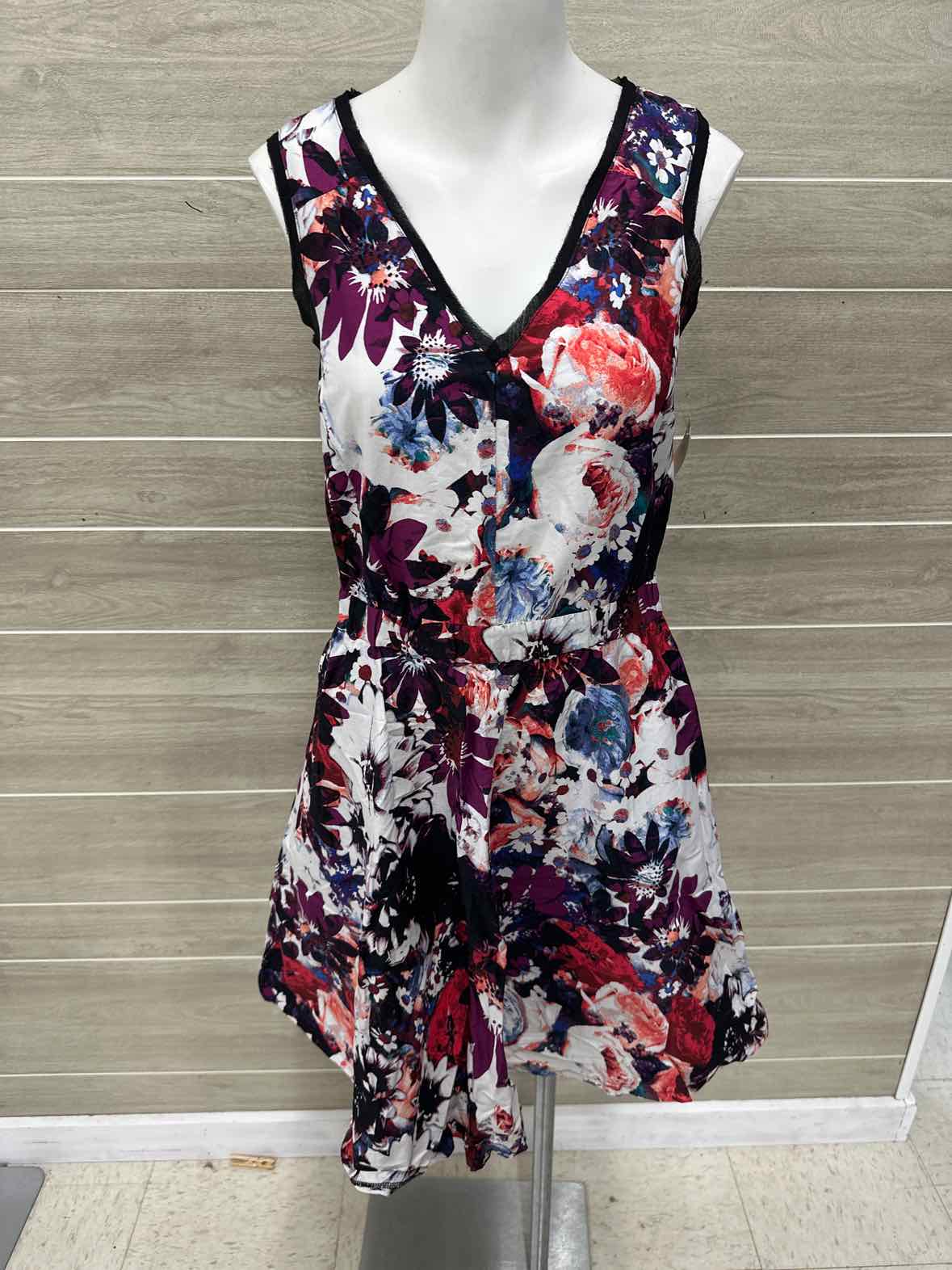 Simply Vera Size 4/6 Black Womens Dress