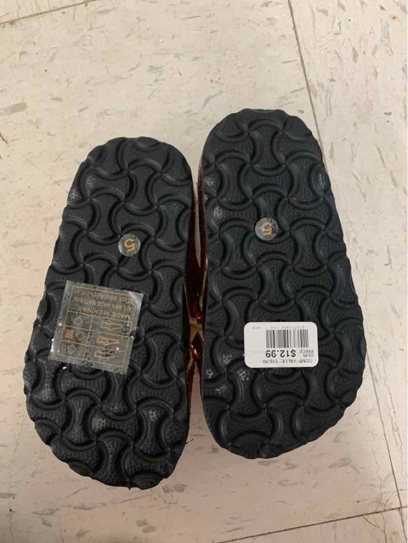 Adrienne Vittadini Girls Size 5 Shoes/Boots