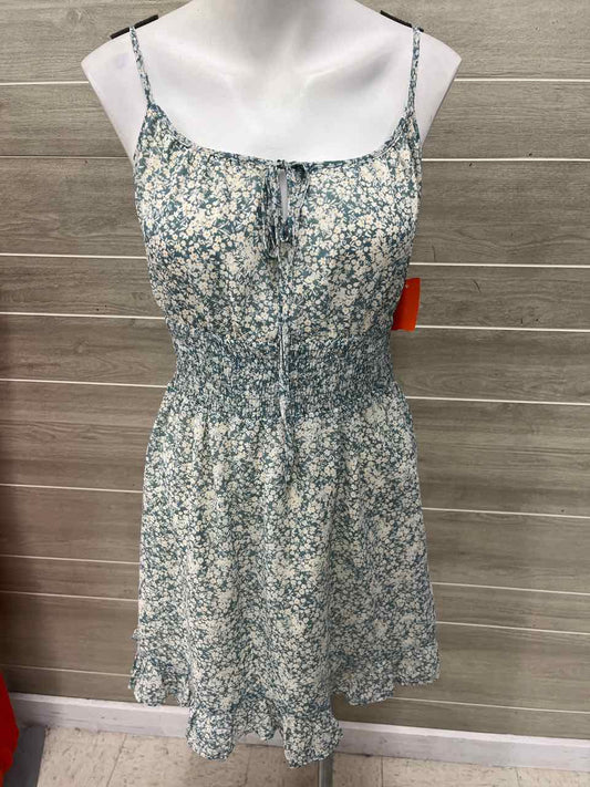 Paper Crane Size 6/8 Blue Womens Dress