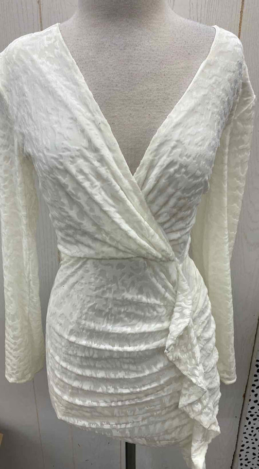 Cream Womens Size 6/8 Dress