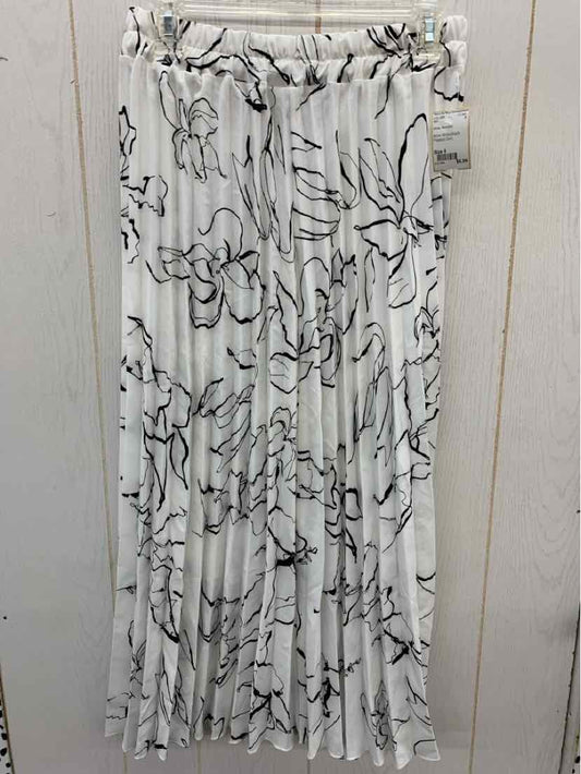 White Womens Size 6 Skirt