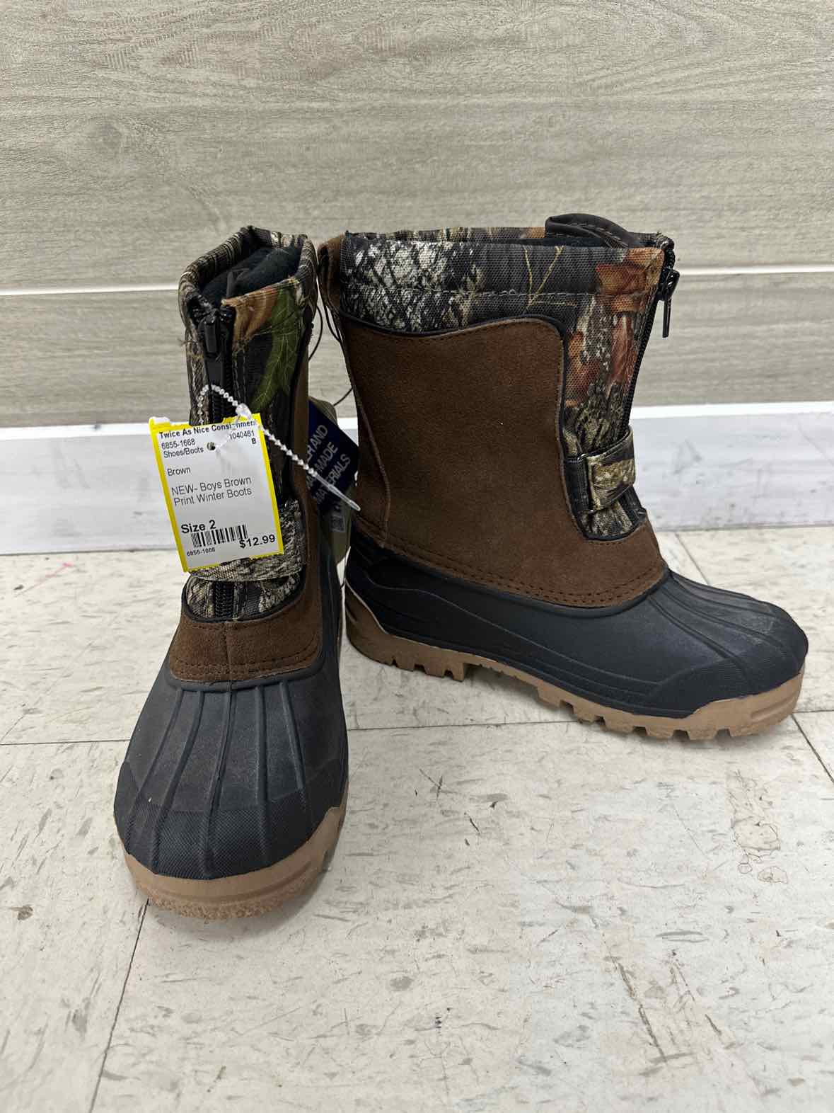 Boys Size 2 Shoes/Boots