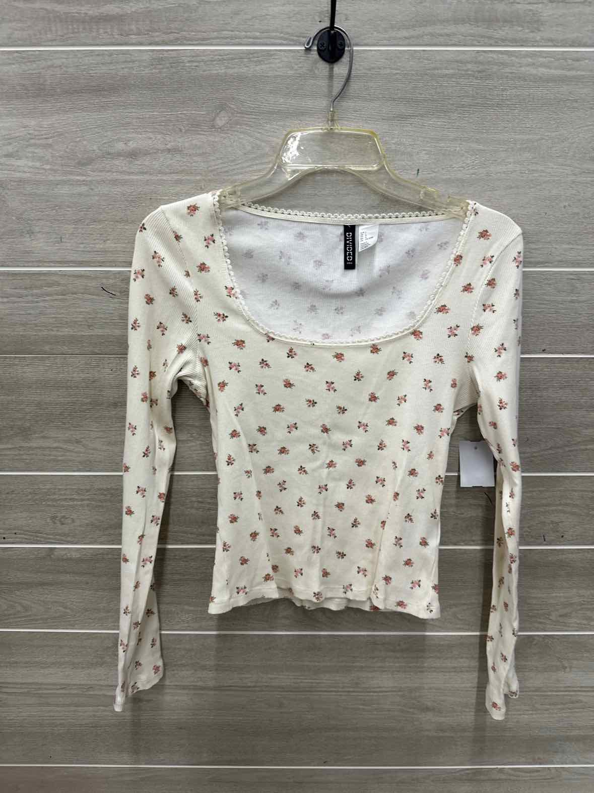 Divided Size L Cream Junior Shirt