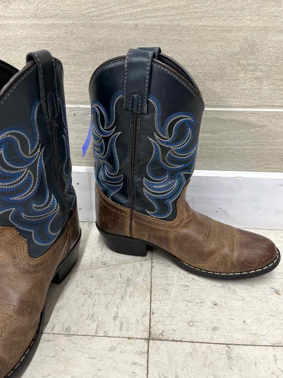 Boys Size 2 Shoes/Boots