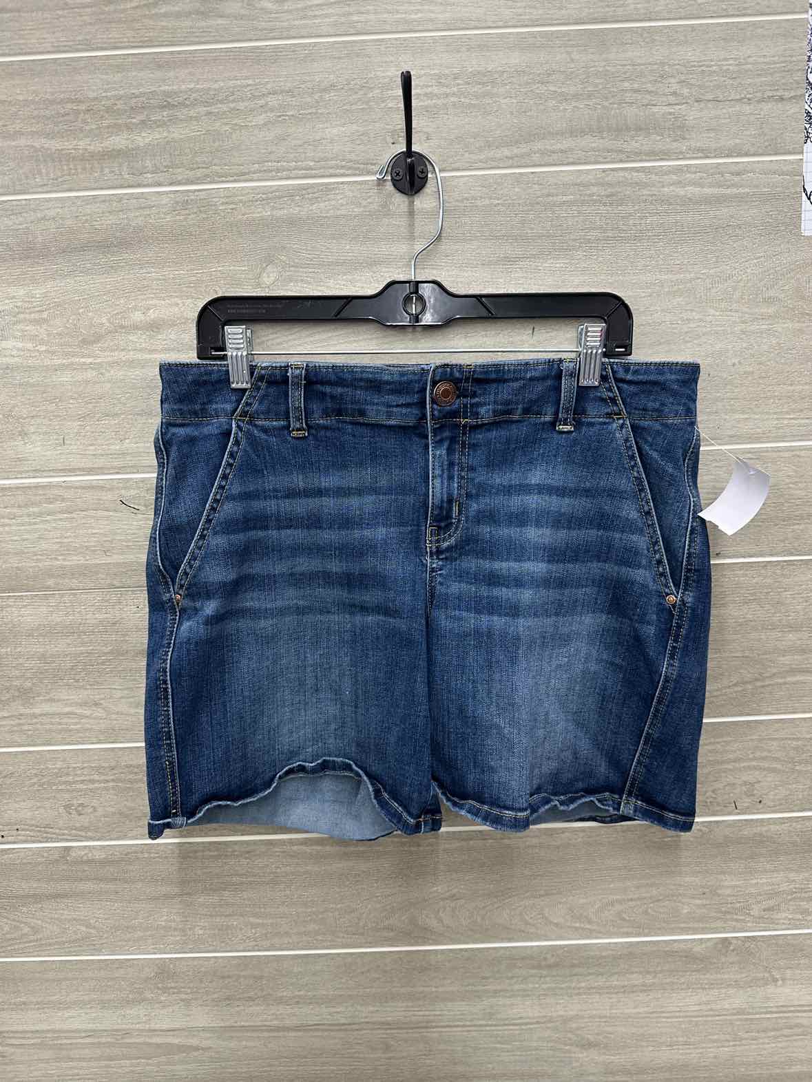 Maurices Size 14 Beige Womens Shorts