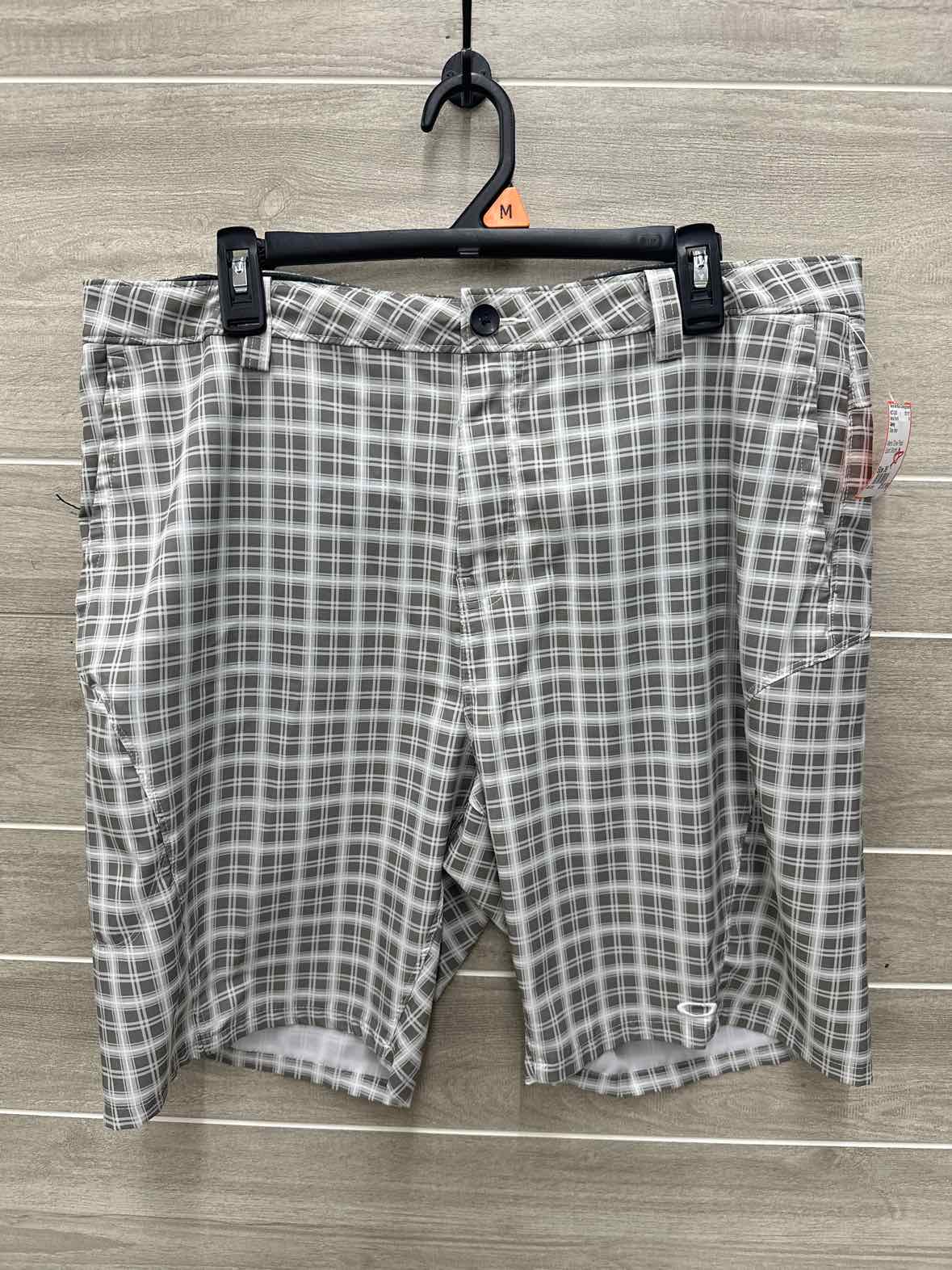 Oakley Size 36 Men Mens Shorts