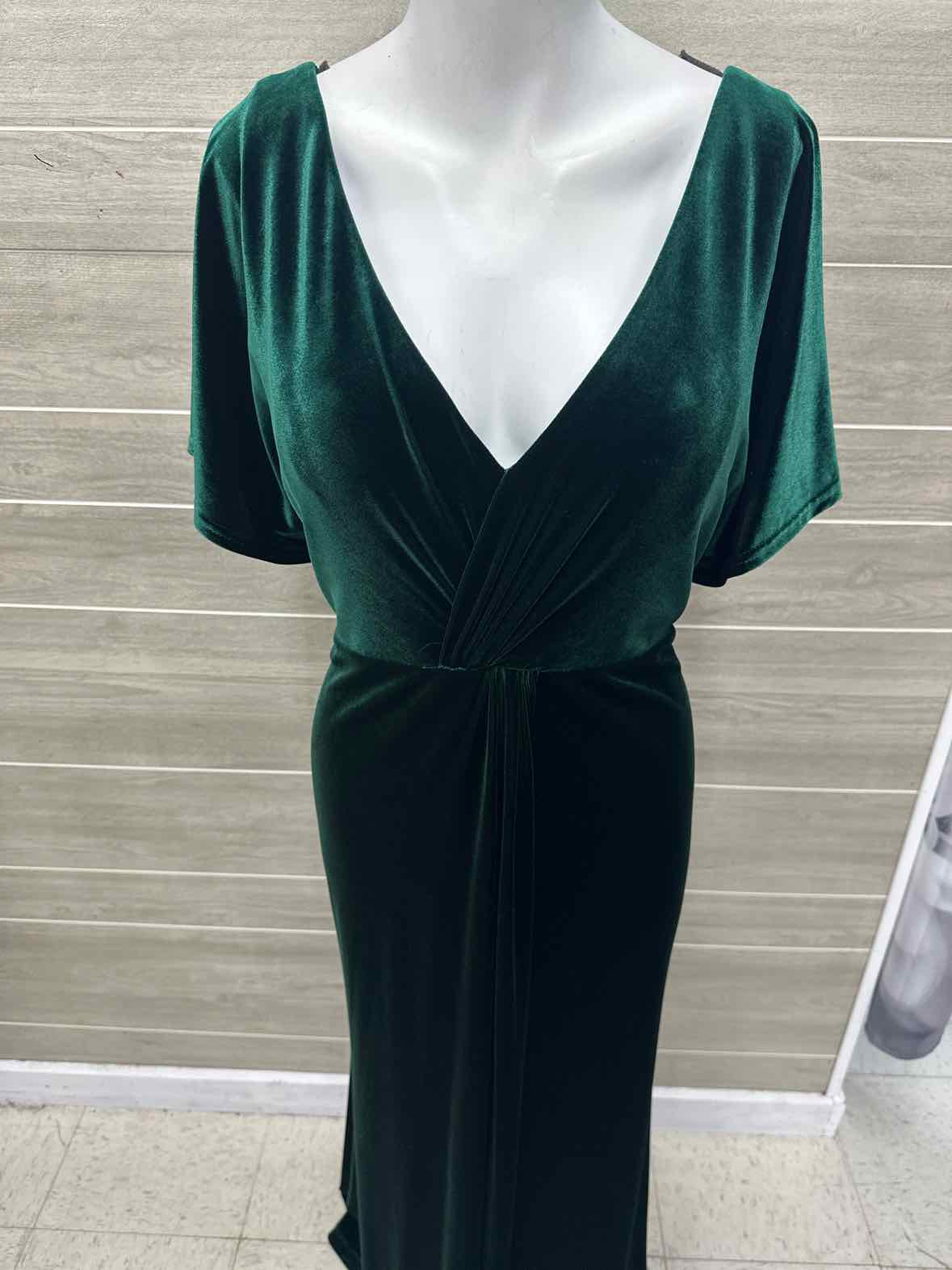 Size 14 Green Womens Gown/Evening Wear