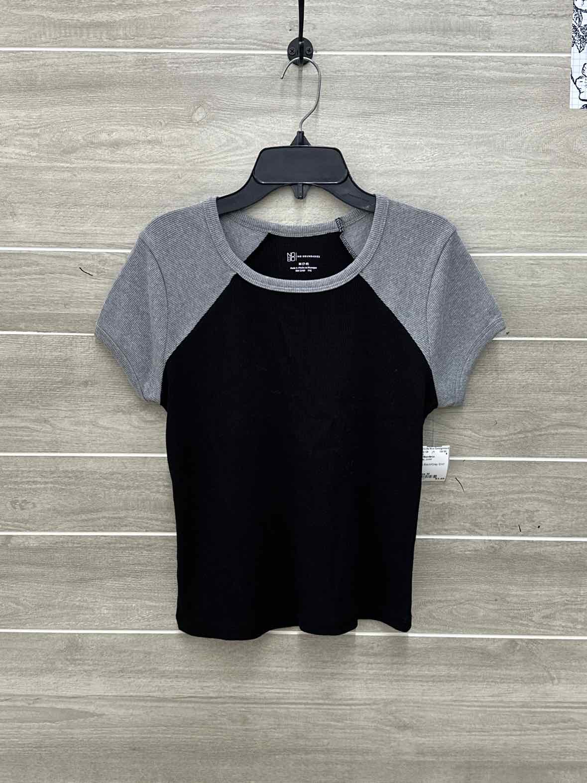 No Boundaries Gray Junior Size M Shirt