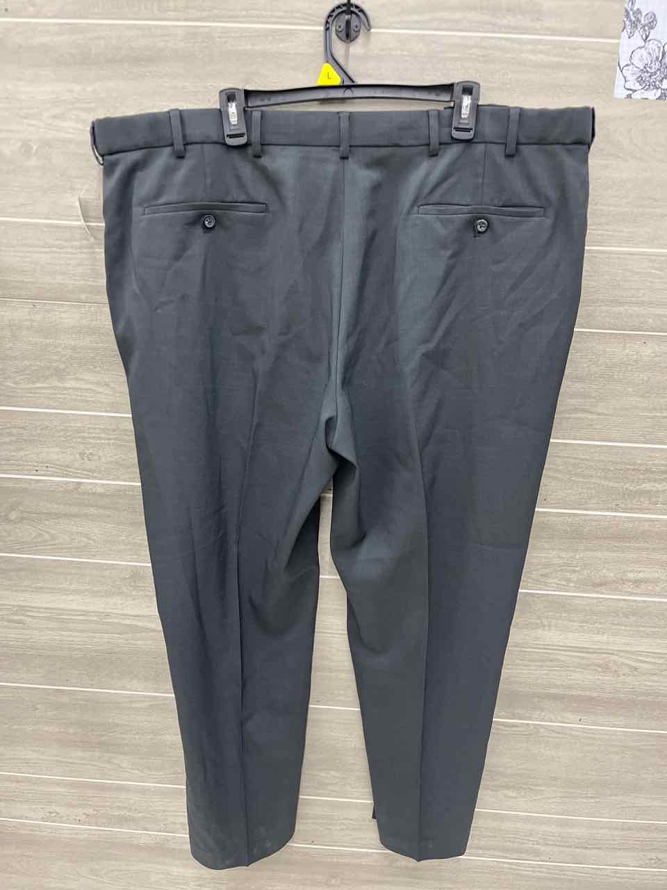 VanHeusen Size 46/30 Men Mens Pants