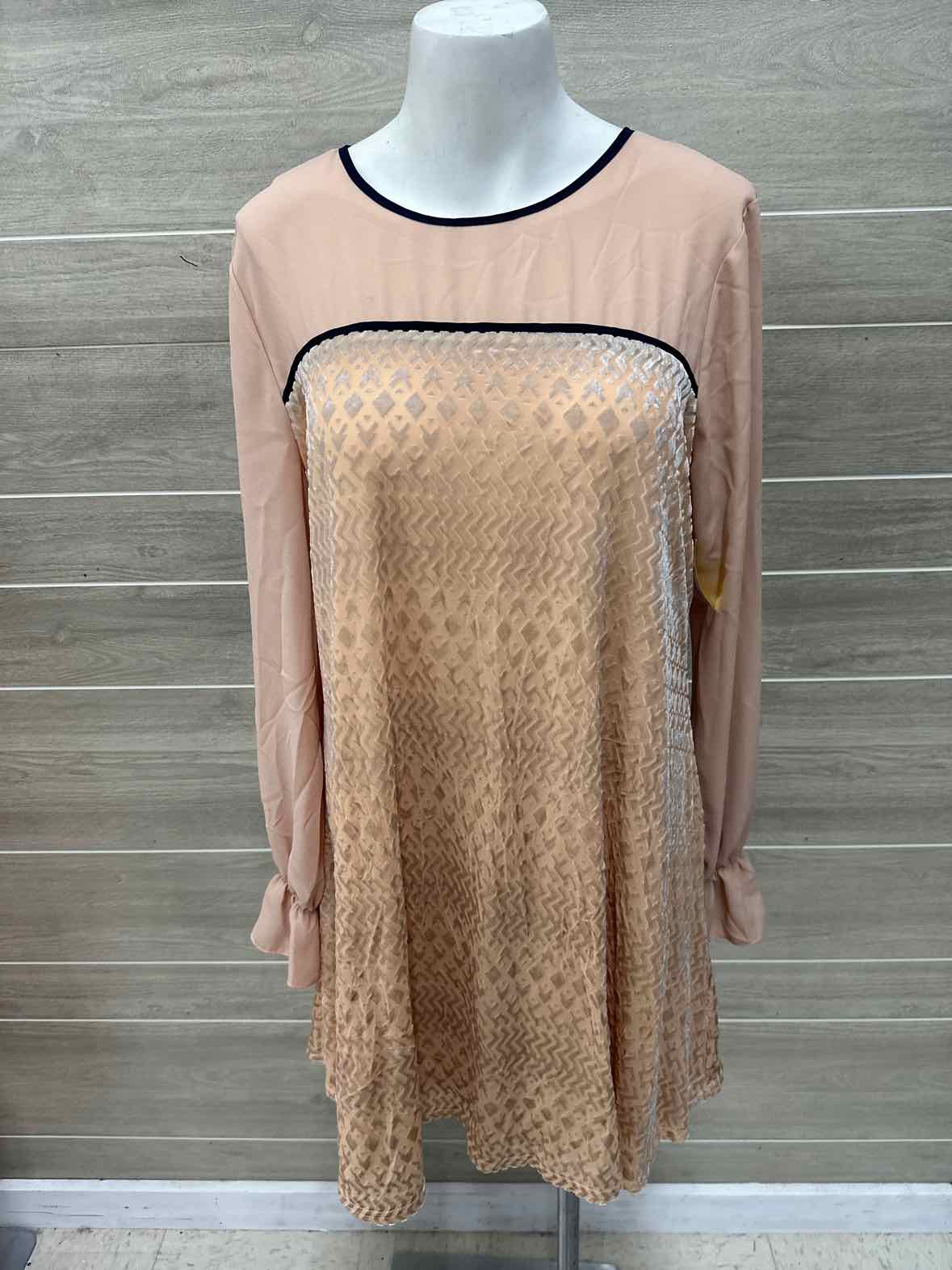 Penelope Rose Size 10 Peach Womens Dress