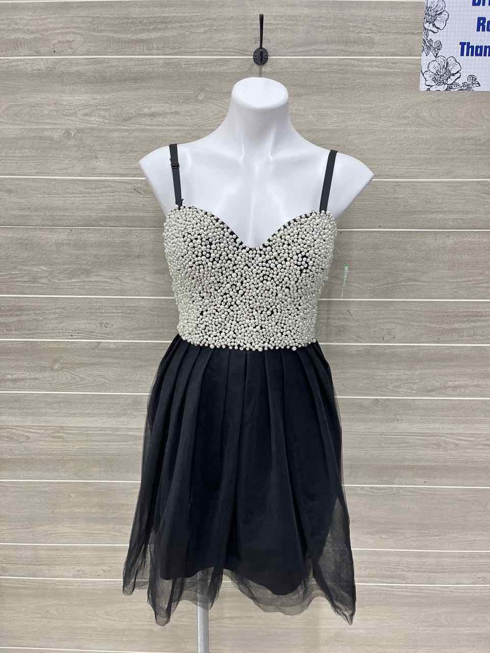 Windsor Size 10/12 Black Womens Gown/Evening Wear