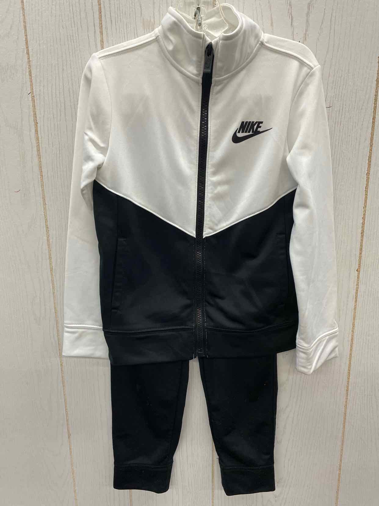 Nike Boys Size 4/5 Outfit