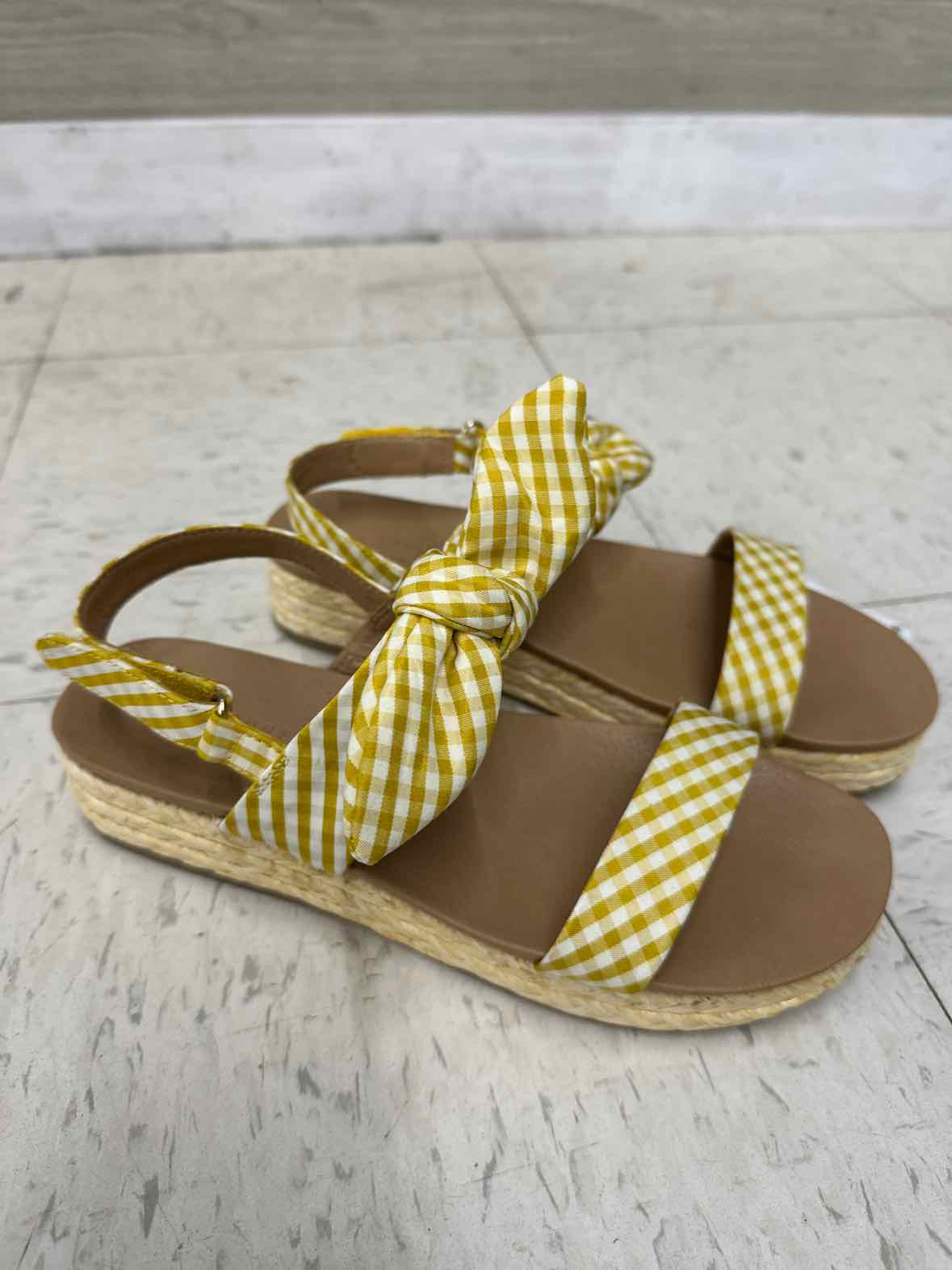 Lauren Conrad US Shoe Size 7 Yellow Womens Sandals
