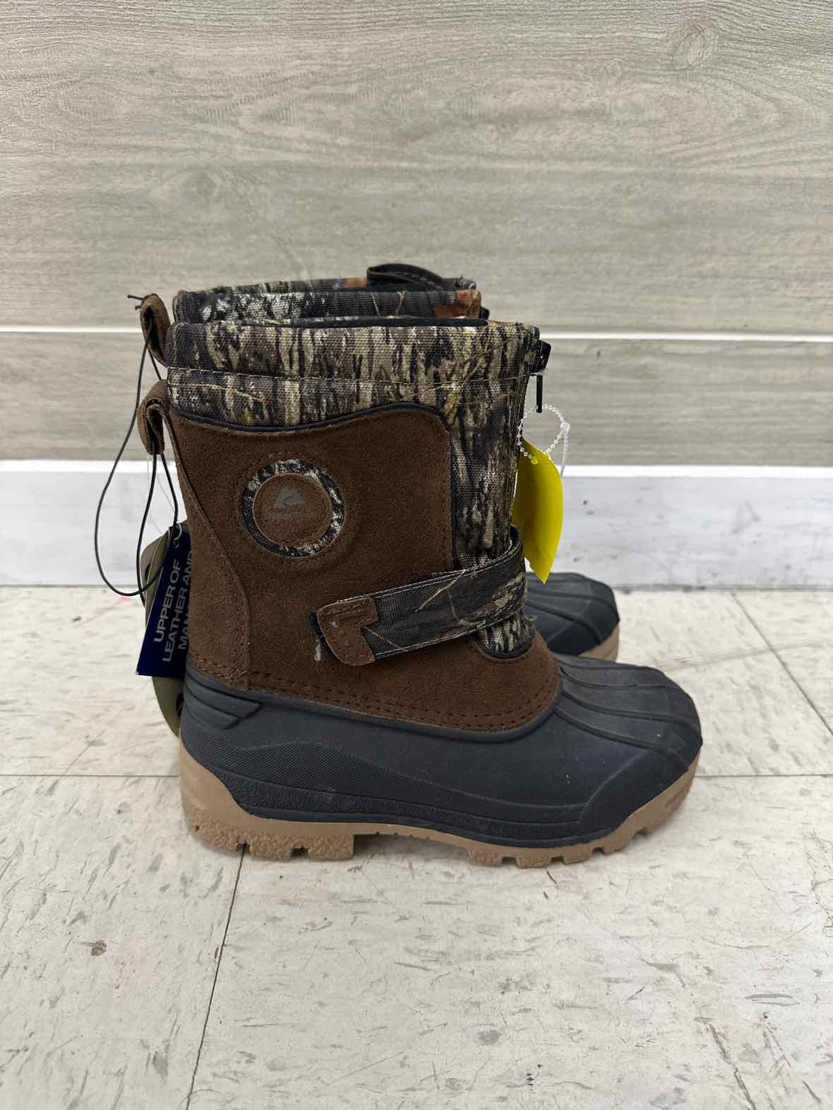 Boys Size 2 Shoes/Boots