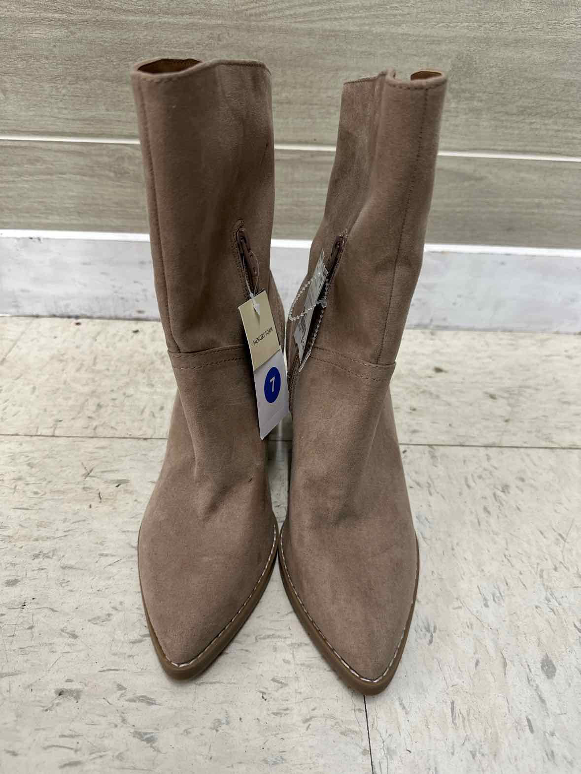 US Shoe Size 7 Tan Womens Boots