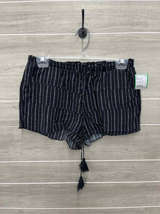 Maurices Size 4/6 Black Womens Shorts