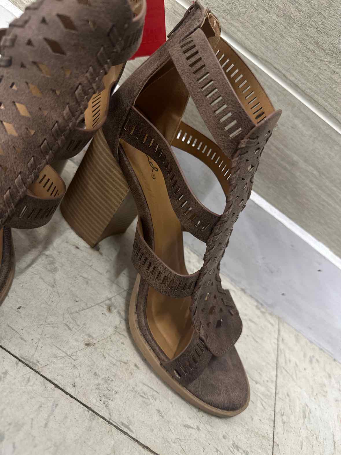 Qupid US Shoe Size 9 Brown Womens Sandals