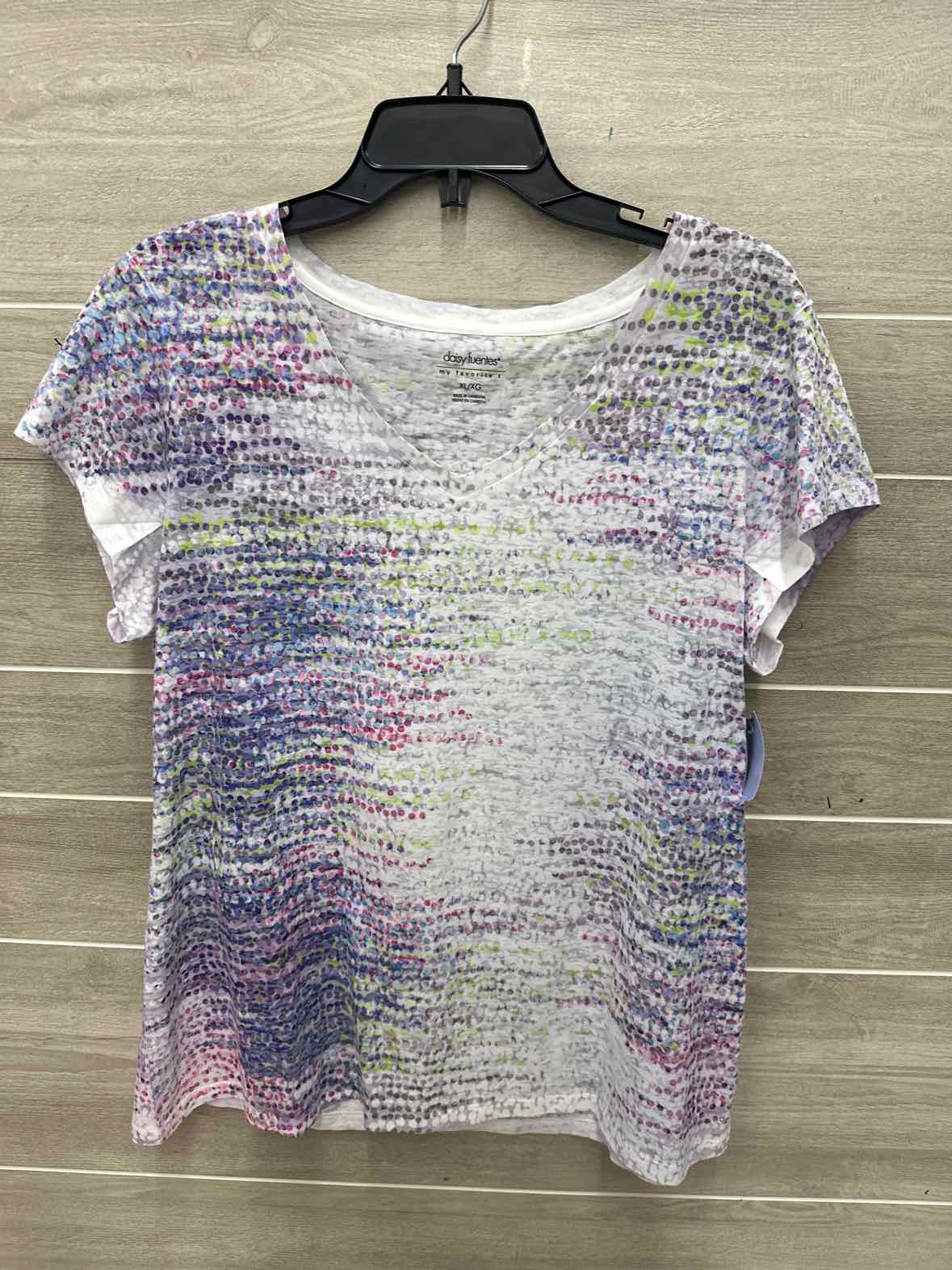 Daisy Fuentes Size XL White Womens Shirt