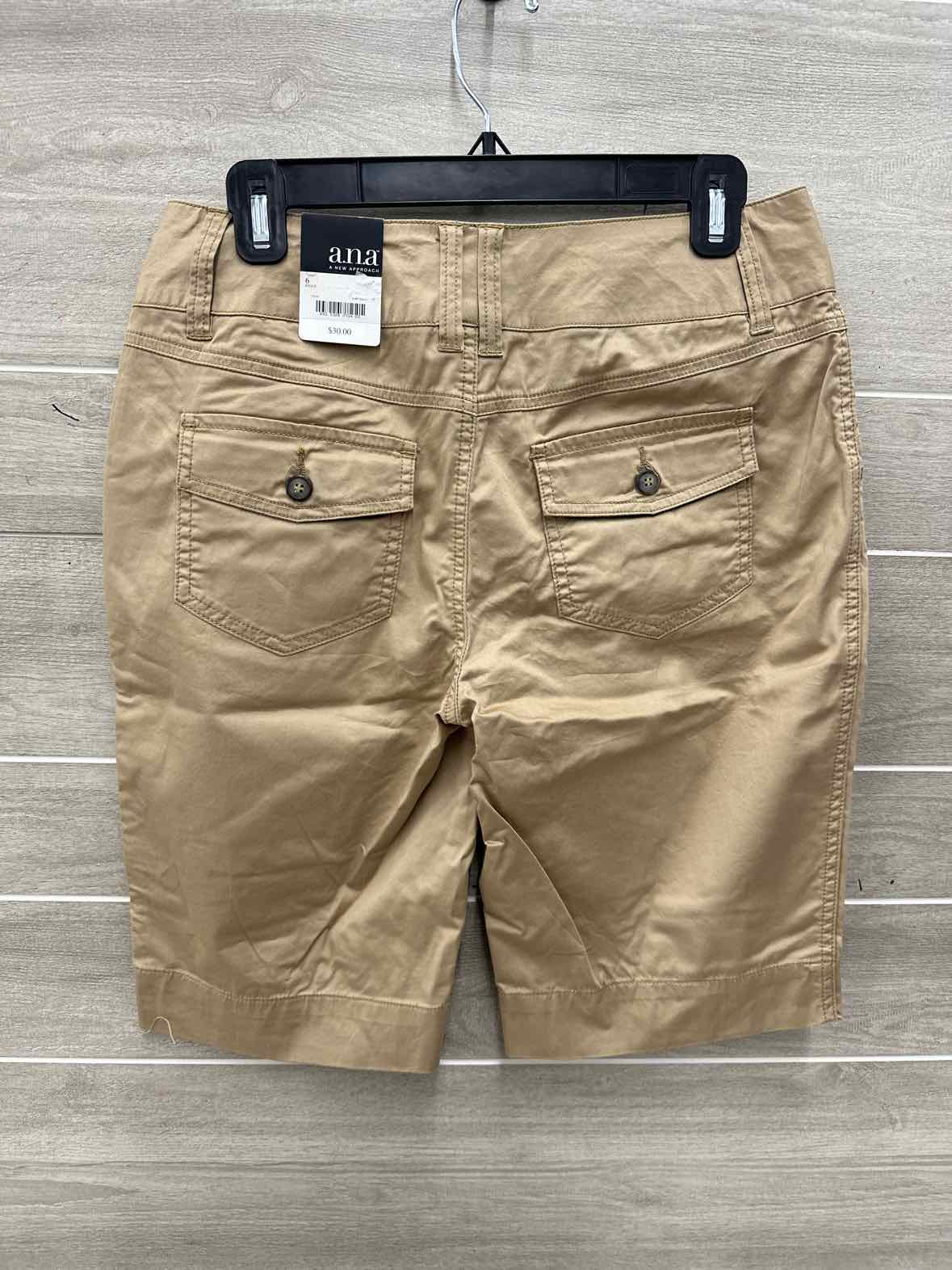 Old Navy Size 6 Khaki Womens Shorts