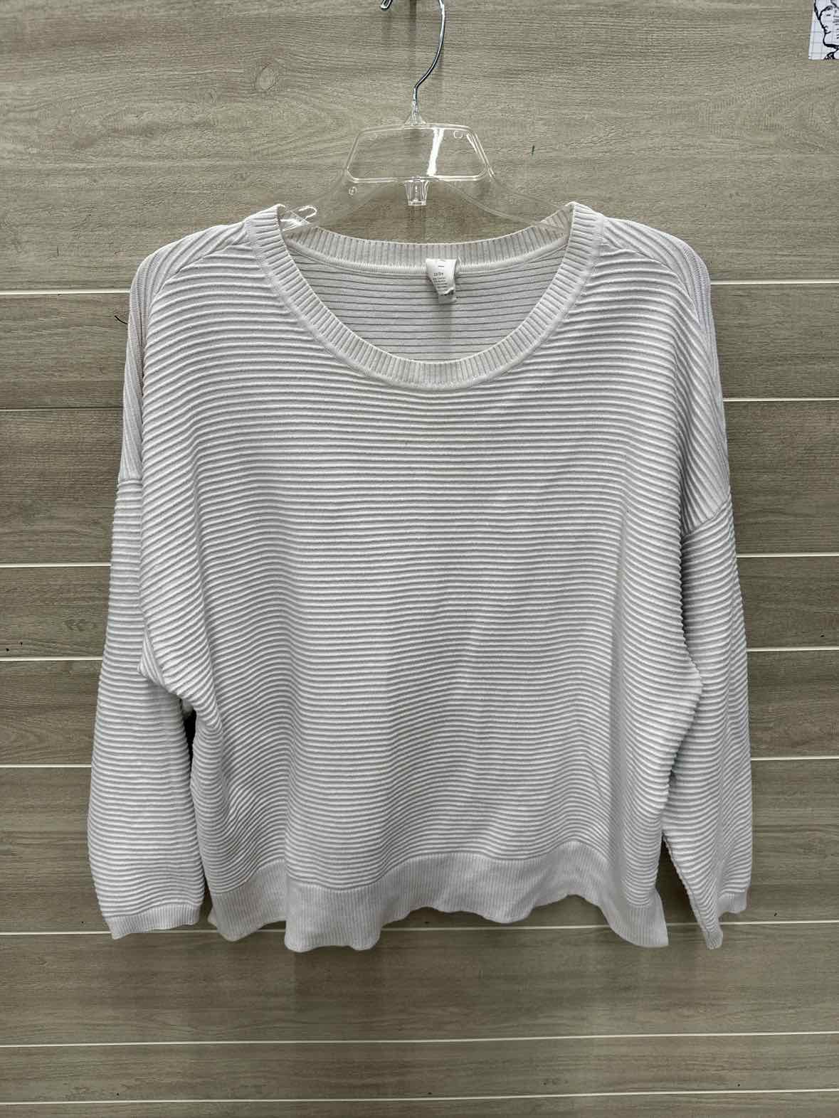 Size 22/24 White Plus Sweater