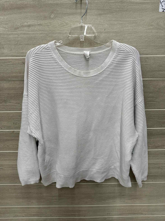 Size 22/24 White Plus Sweater