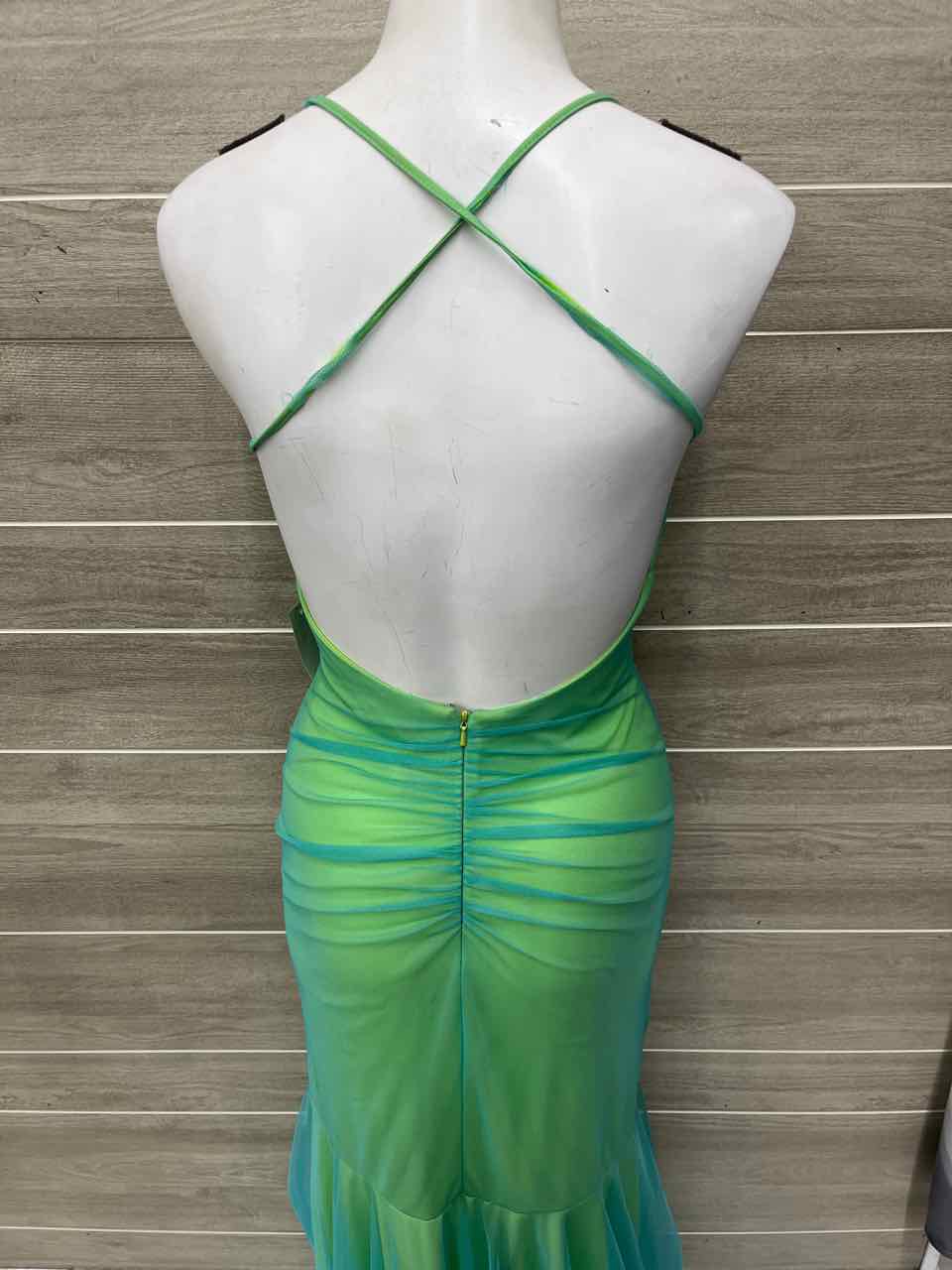 Size 1/2 Green Womens Gown/Evening Wear