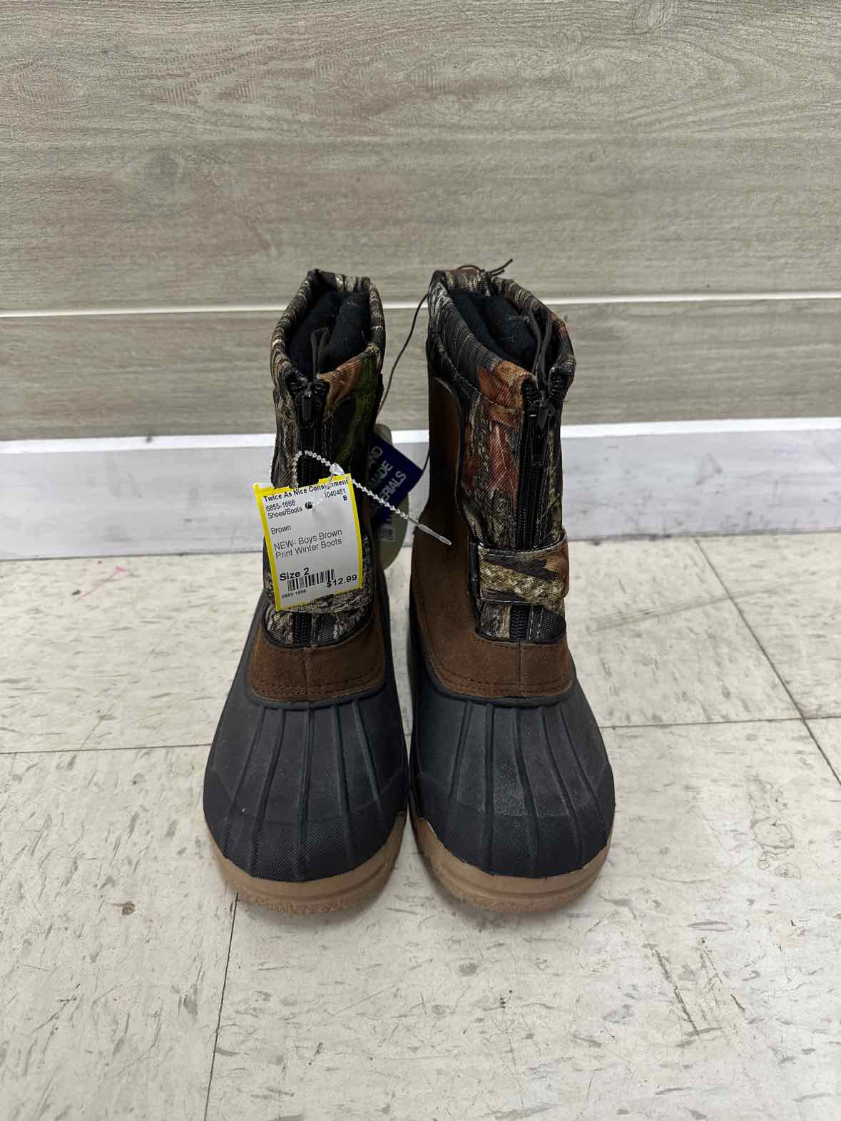 Boys Size 2 Shoes/Boots