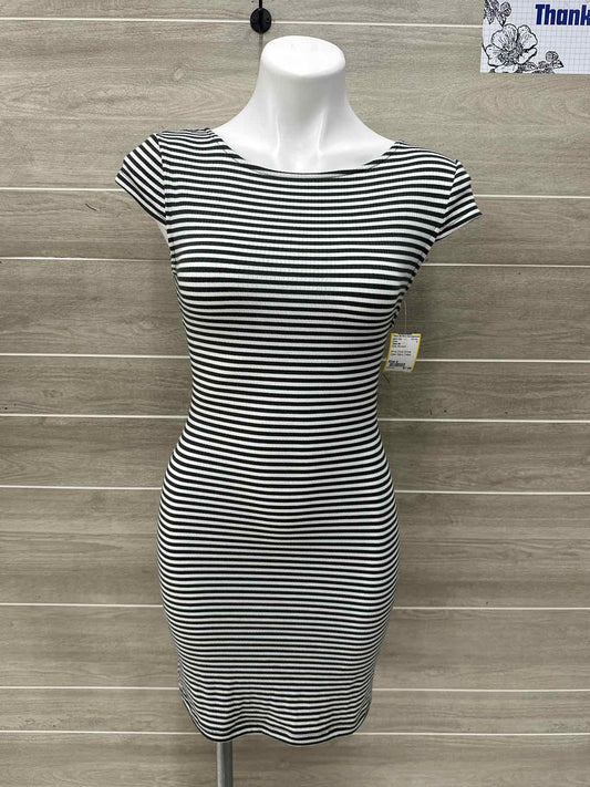 Teeze Me Olive Womens Size 4 Dress
