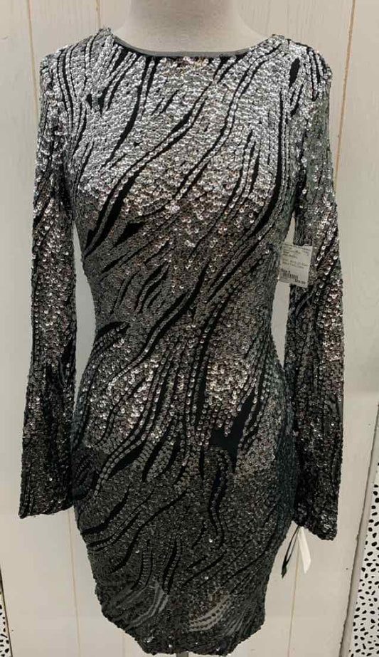 AQUA Silver Womens Size 6 Gown/Evening Wear