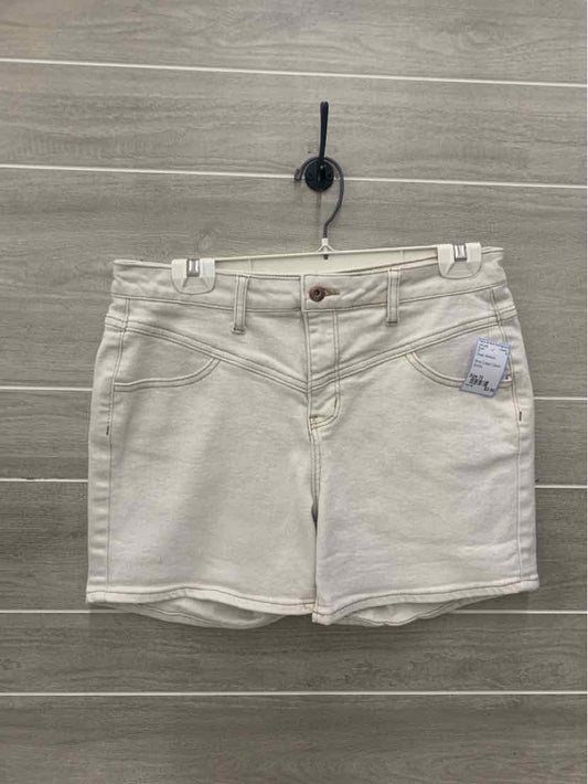 iT Cream Womens Size 10 Shorts