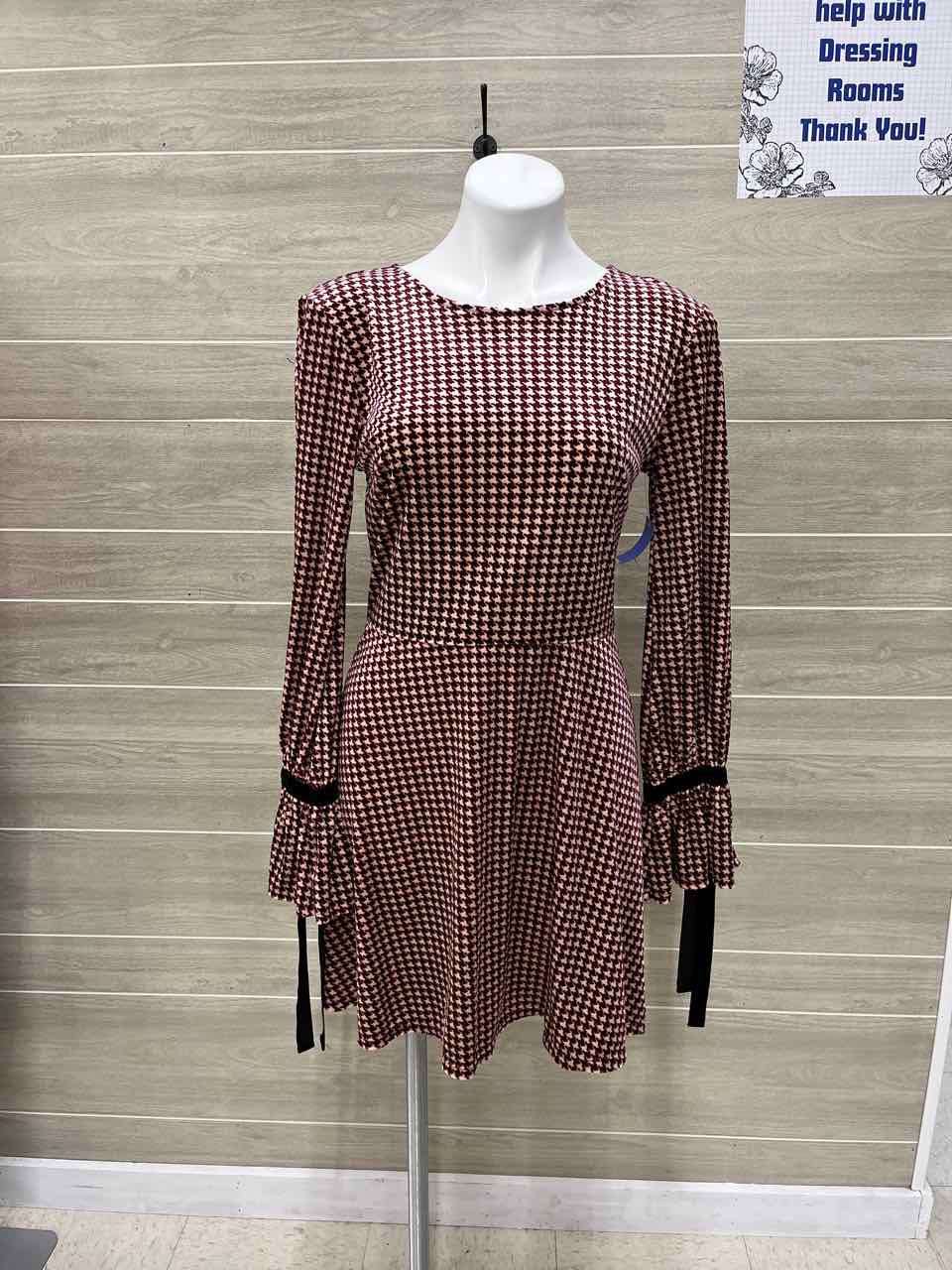 Xhilaration Size 6 Burgundy Womens Dress