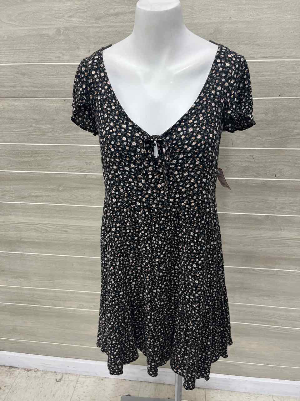 American Eagle Size 4 Black Womens Dress