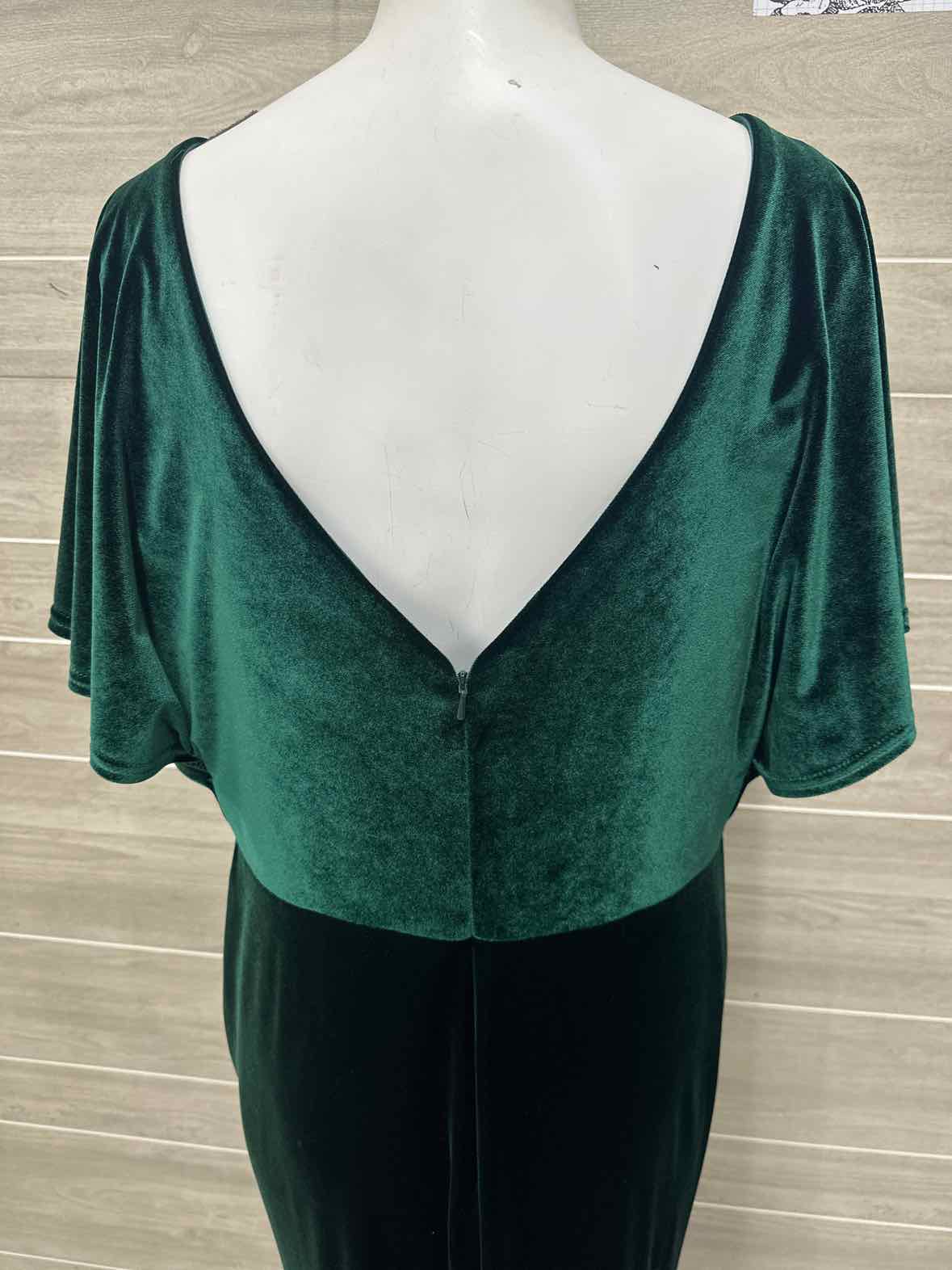 Size 14 Green Womens Gown/Evening Wear