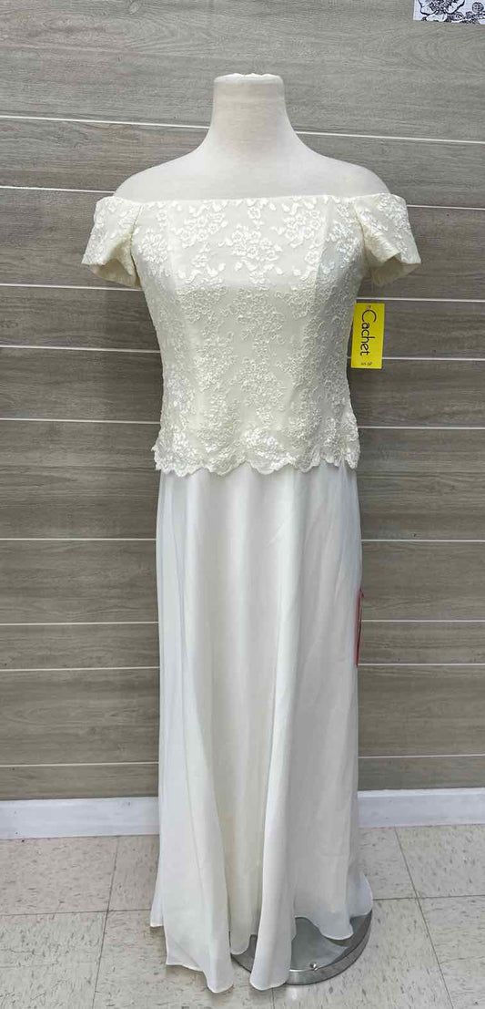 Cachet Cream Womens Size 6P Gown/Evening Wear