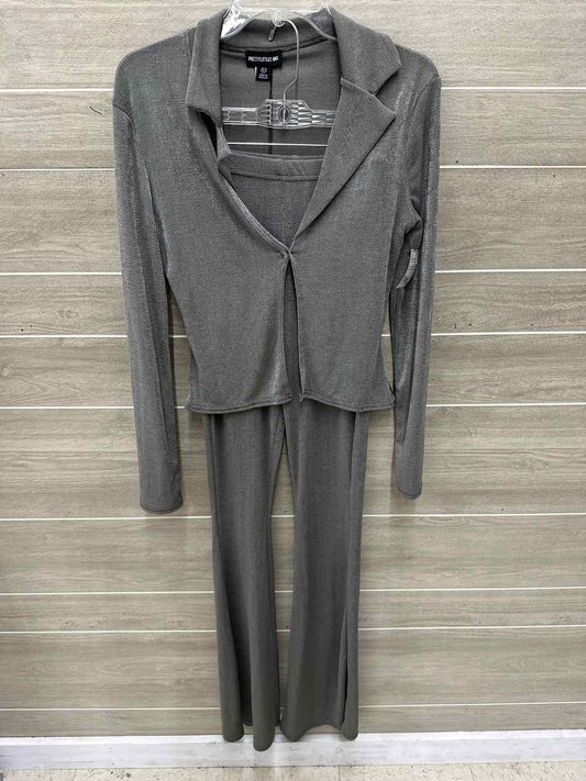 Pretty Little Things Size 6 Gray Womens Pant Set