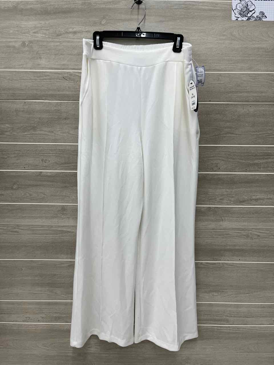 Scoop Size 16/18 Cream Plus Pants