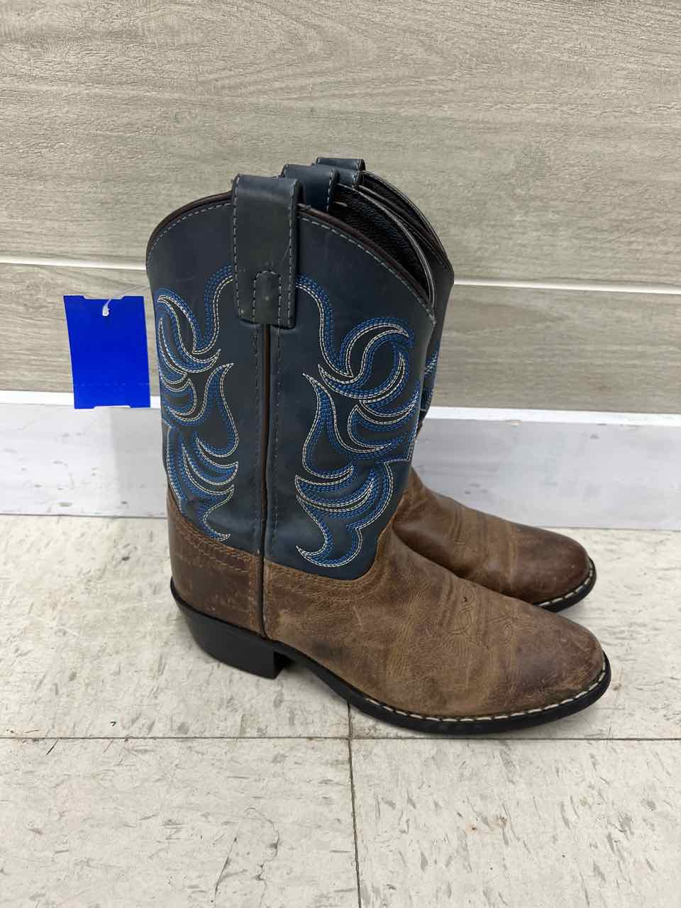 Boys Size 2 Shoes/Boots