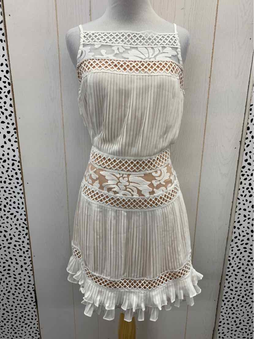 Adelyn Rae White Womens Size 4/6 Dress